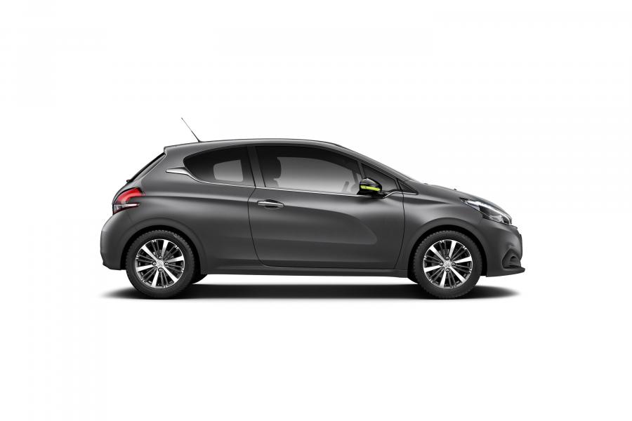  Peugeot 208 Ice Silver 2015 года  (фото 15 из 18)